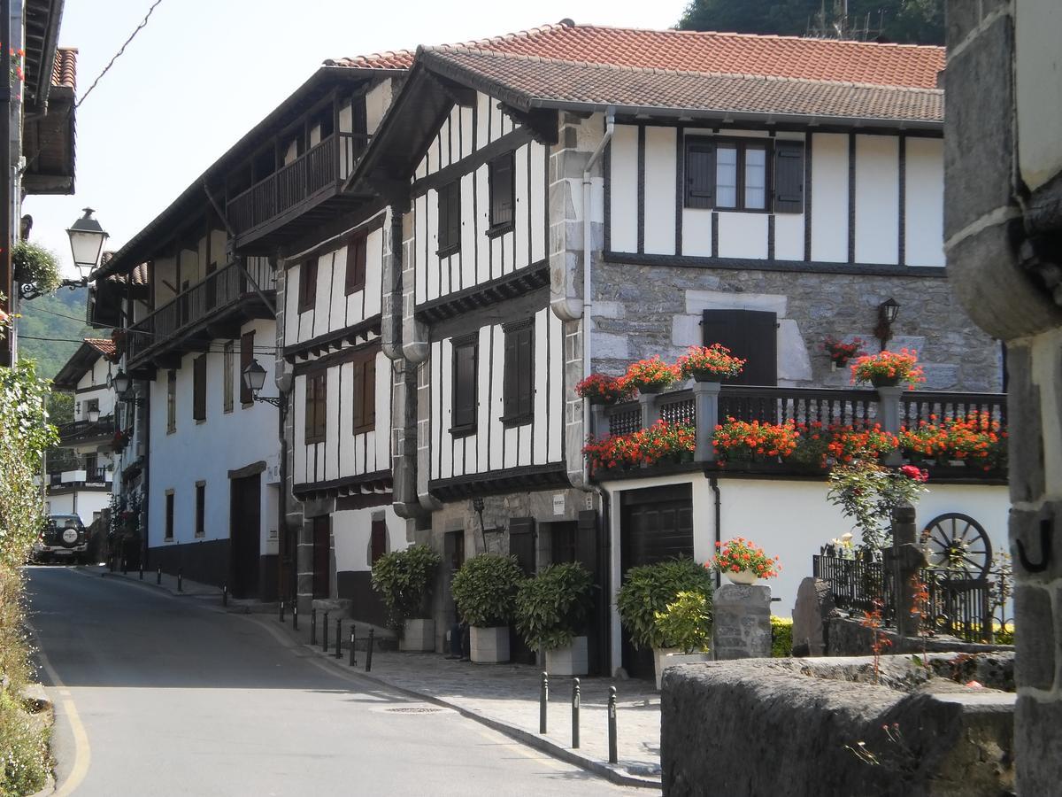 Larraenea Bed And Breakfast Lesaka Esterno foto